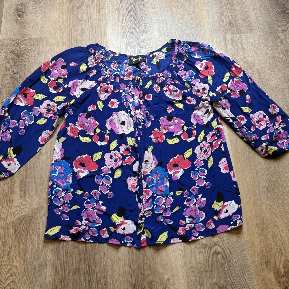 Yumi Kim 100% Silk Blue Floral Button Down Round Neck Blouse Size Medium